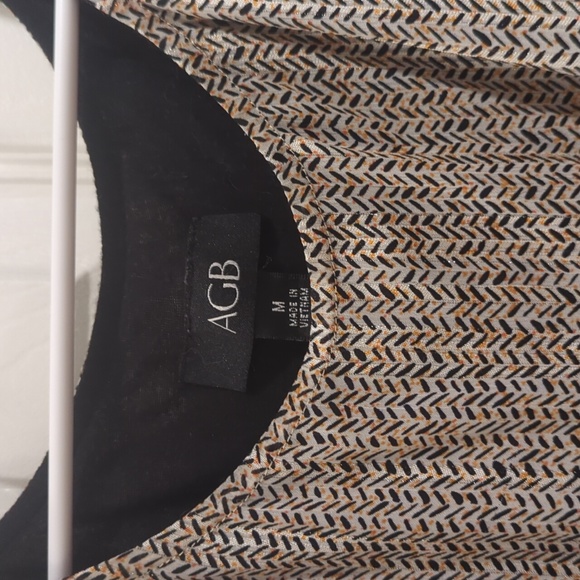 Black and Tan Patterned Blouse - Picture 4 of 6